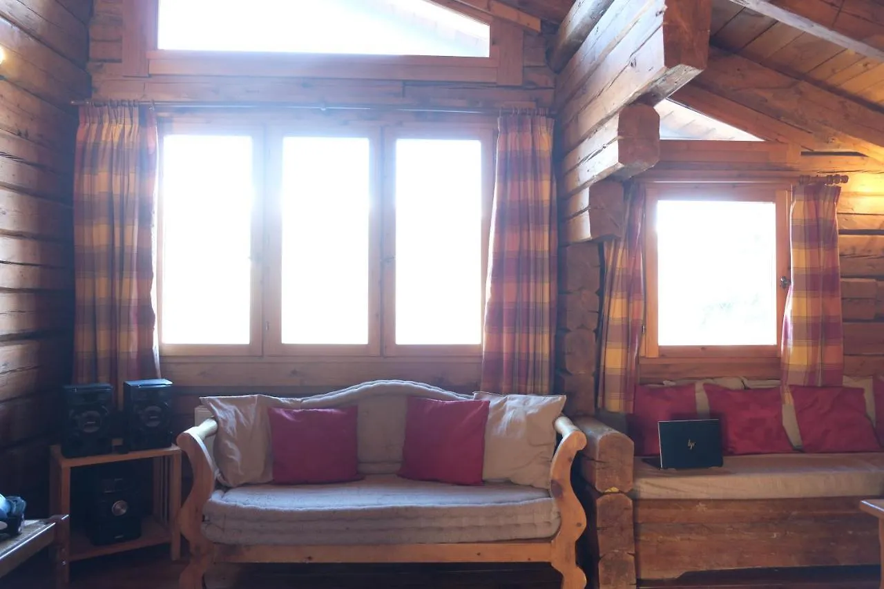Willa Madame Vacances Chalet Elliot Est La Perriere