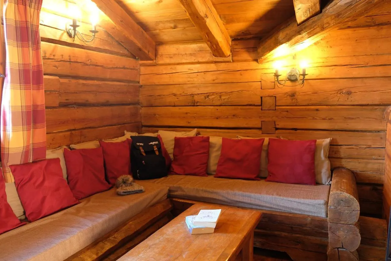 Willa Madame Vacances Chalet Elliot Est La Perriere